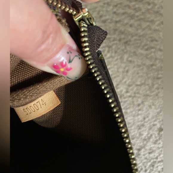 Louis Vuitton Monogram Pochette Accessoires Vintages Shoulder Bag - Picture 13 of 16